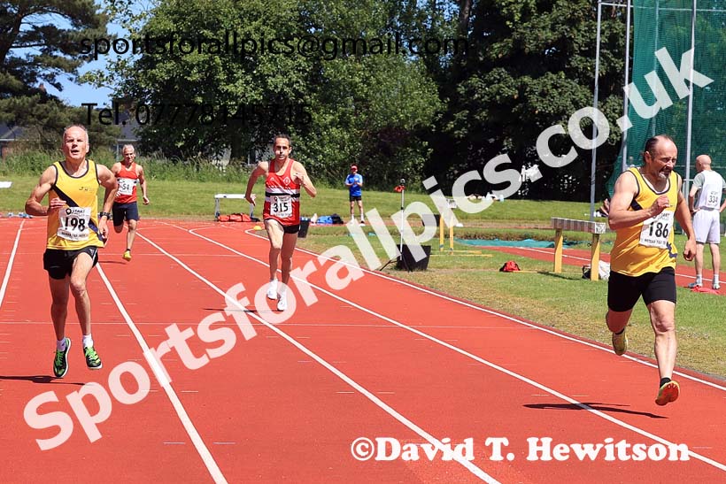 Mens 400 metres, 2024 NE Masters Track and Field Champs., Monkton Stadium, Jarrow.  Photo: David T. Hewitson/Sports for All Pics
